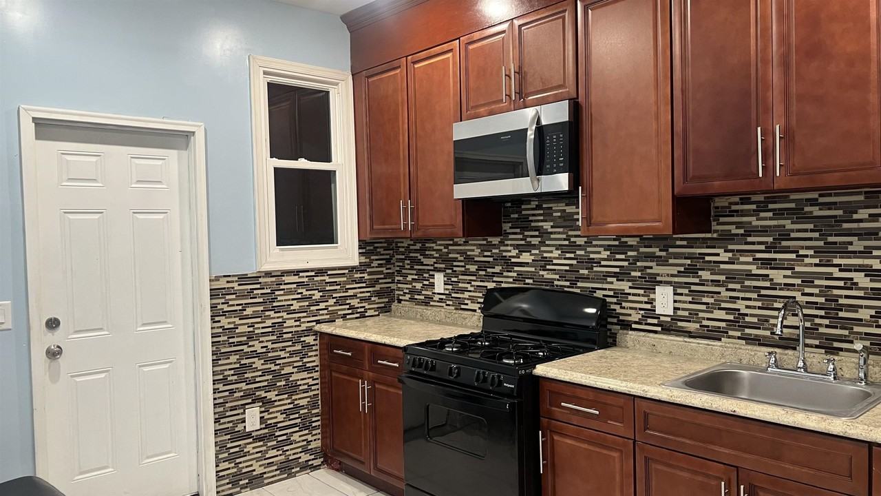 72 Fairview Ave #1 - Photo 7 of 15