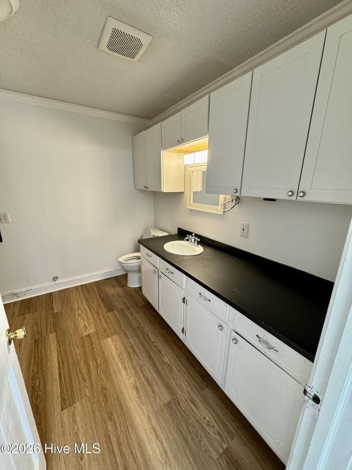 2112 Leon Dr - Photo 5 of 31