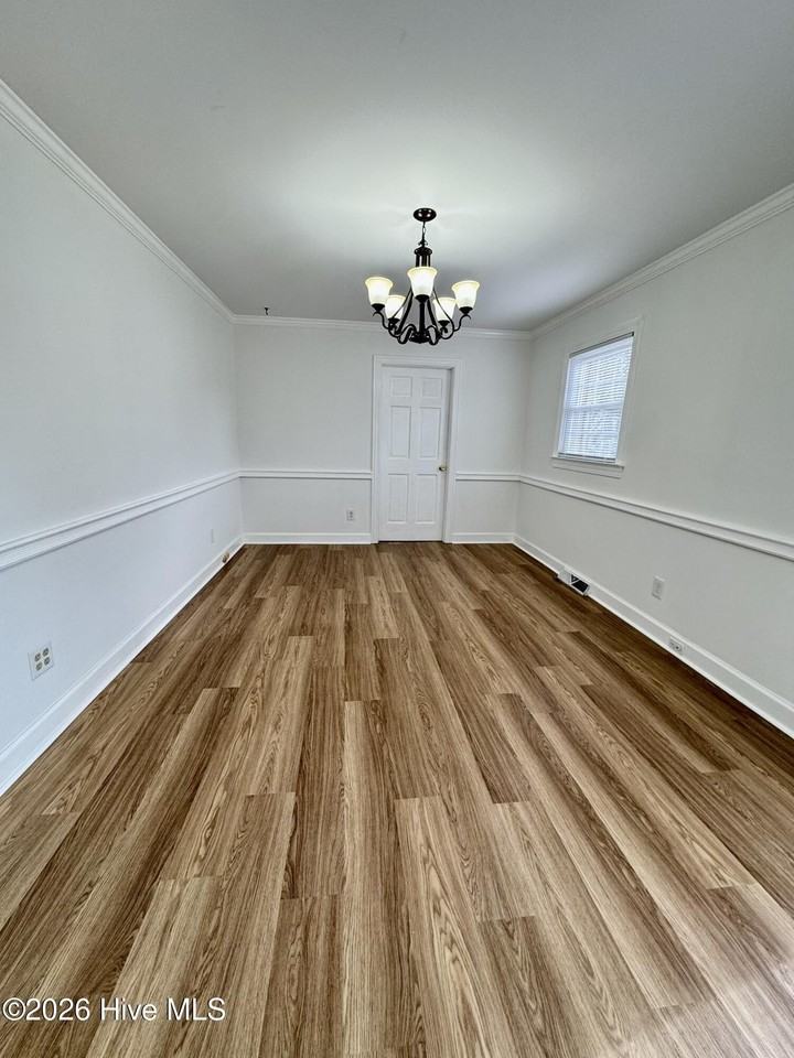 2112 Leon Dr - Photo 6 of 31