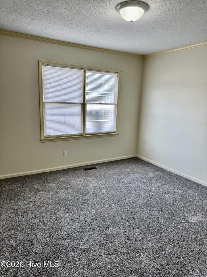 322 Haven Dr Apt N4 - Photo 7 of 10