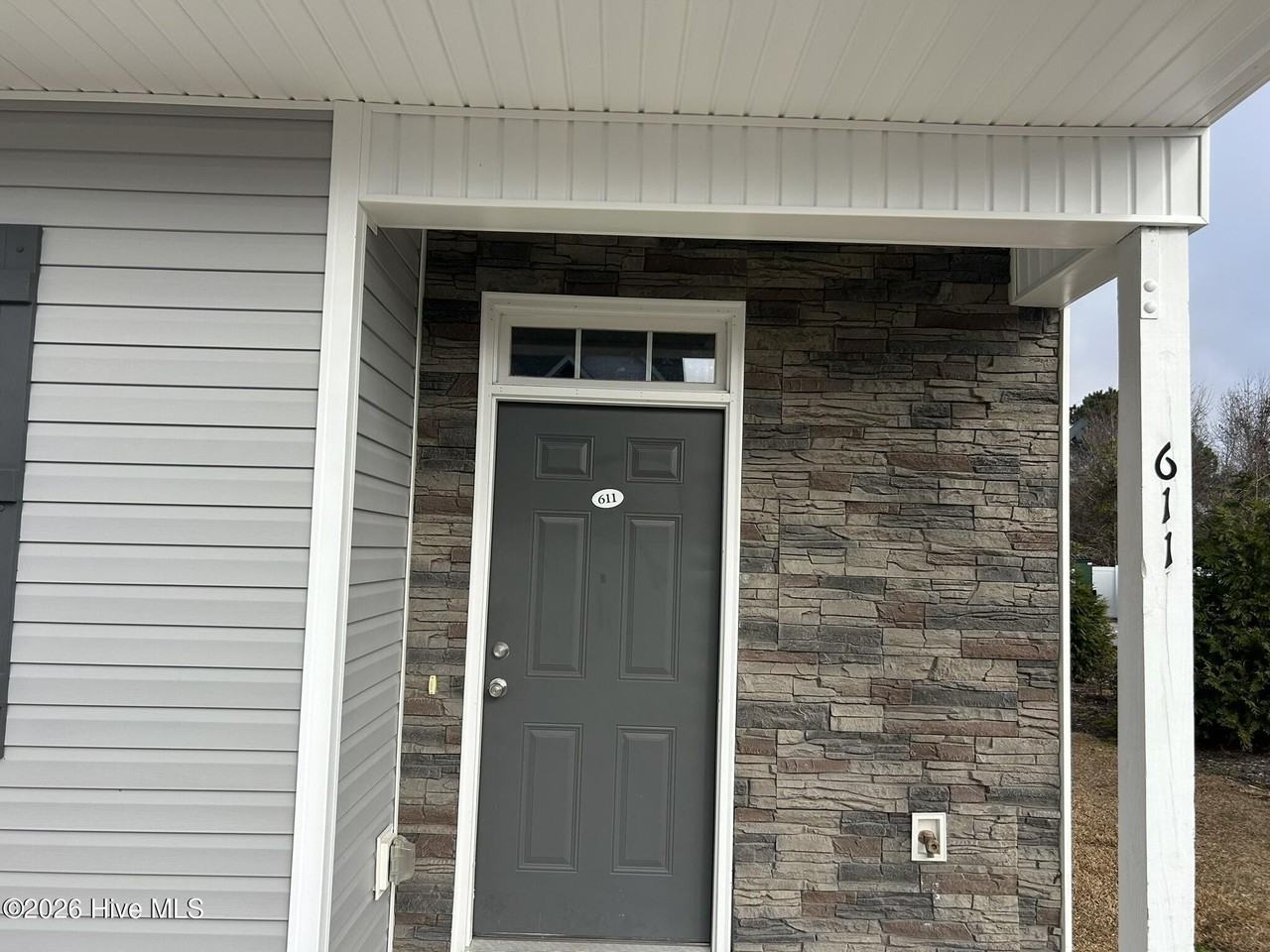 611 Windsurfing Ln - Photo 2 of 22