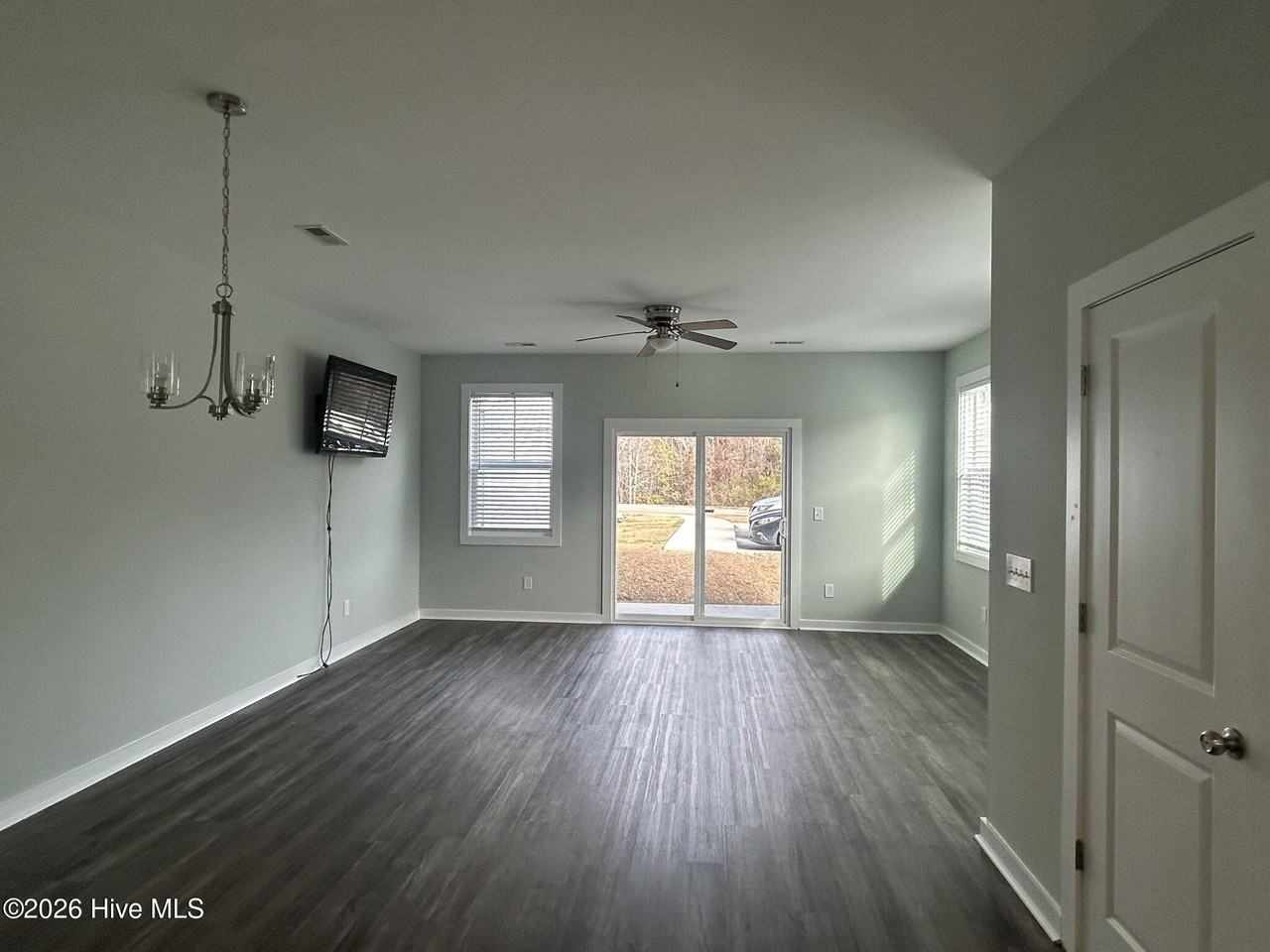 611 Windsurfing Ln - Photo 5 of 22