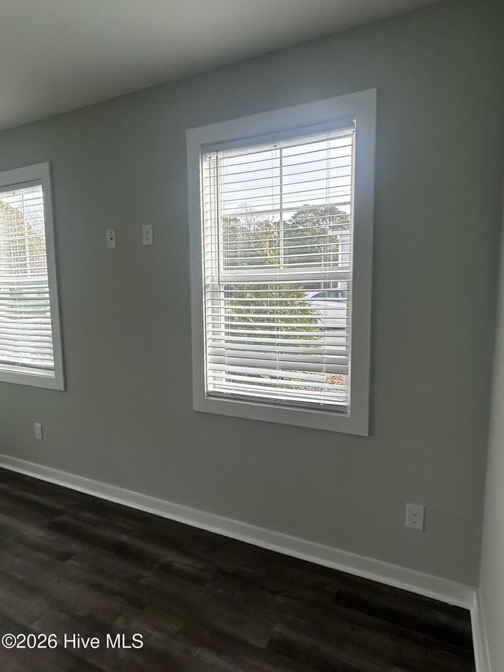 611 Windsurfing Ln - Photo 6 of 22