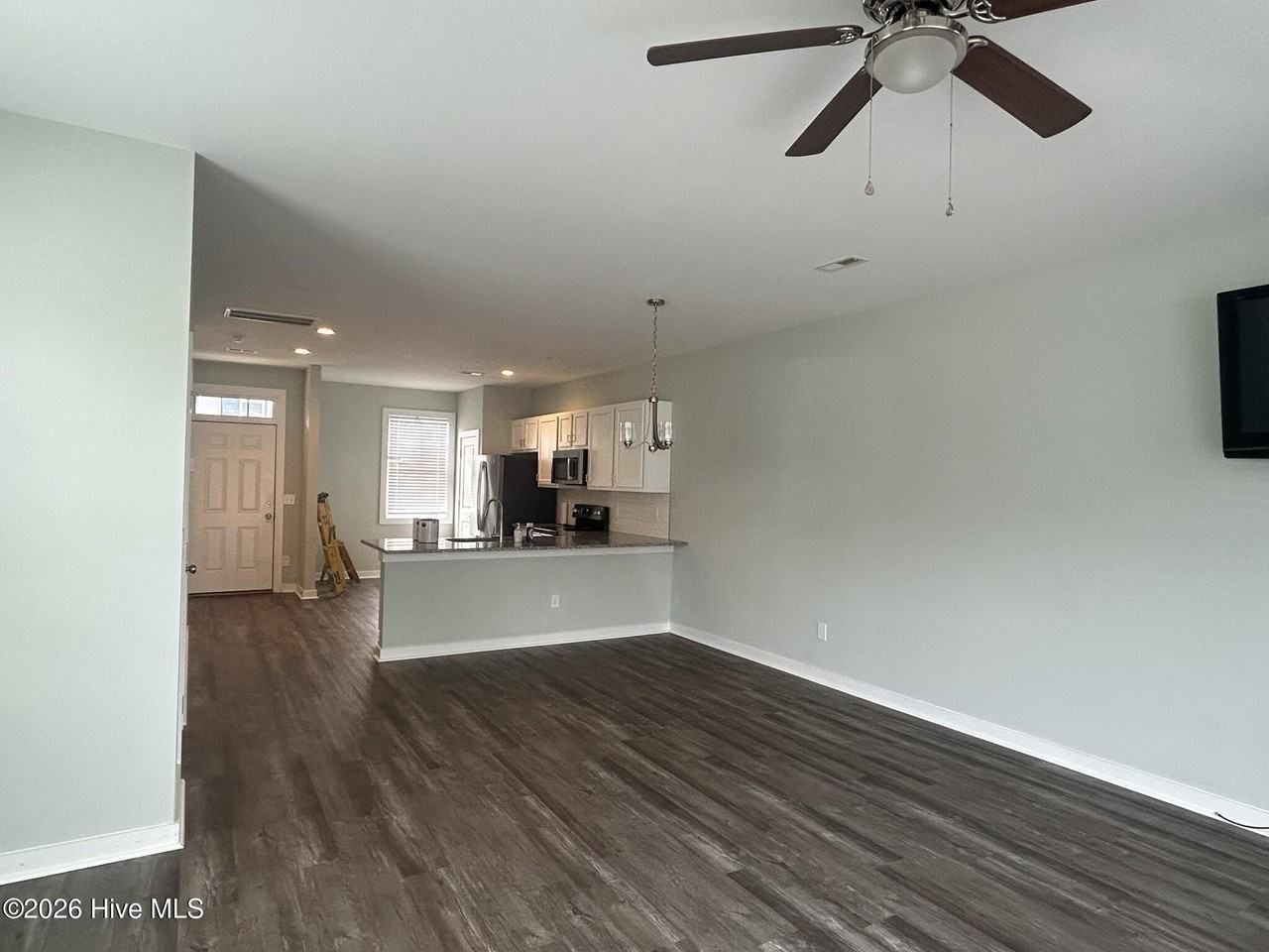 611 Windsurfing Ln - Photo 7 of 22