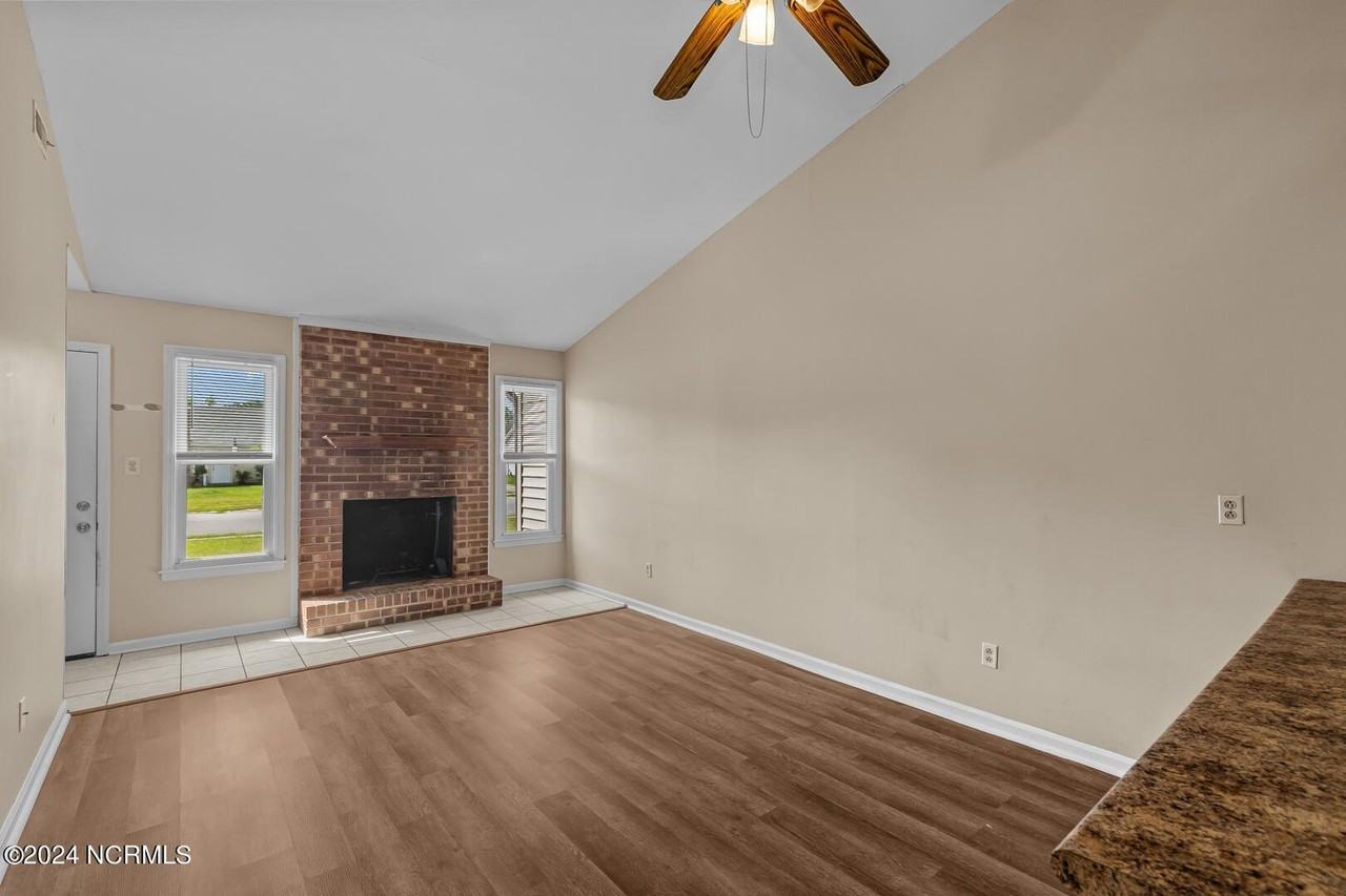 341 W Frances St - Photo 4 of 25