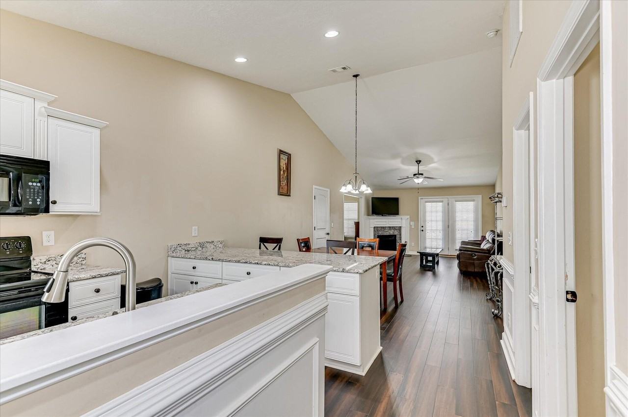 114 York Way - Photo 4 of 31