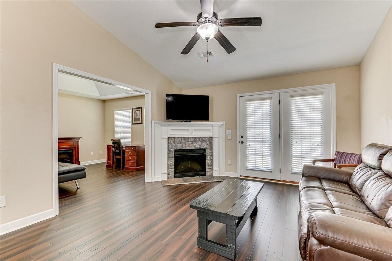 114 York Way - Photo 5 of 31