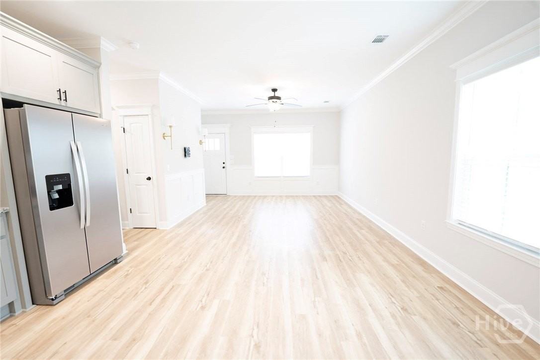 137 Jane St - Photo 4 of 28