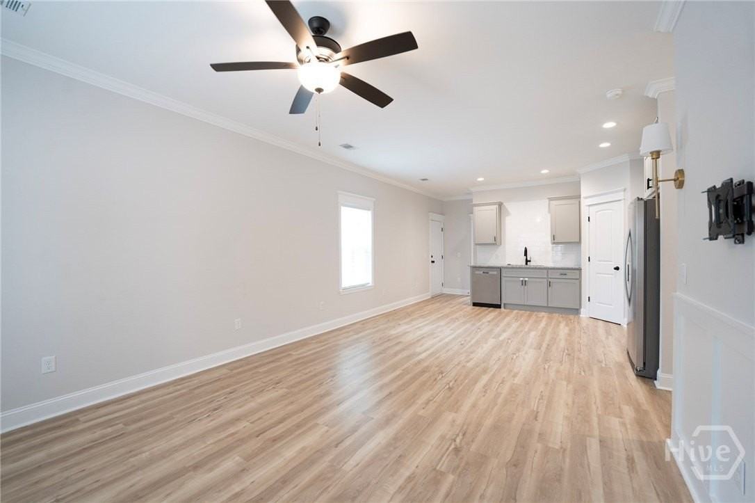 137 Jane St - Photo 6 of 28