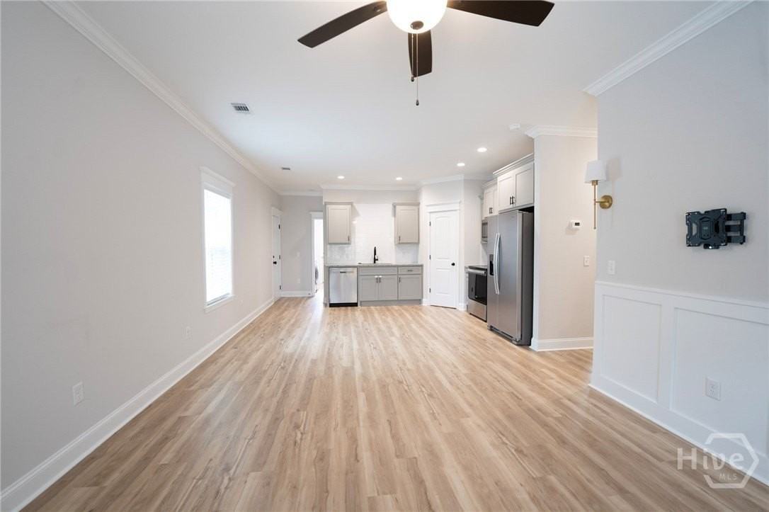 137 Jane St - Photo 7 of 28