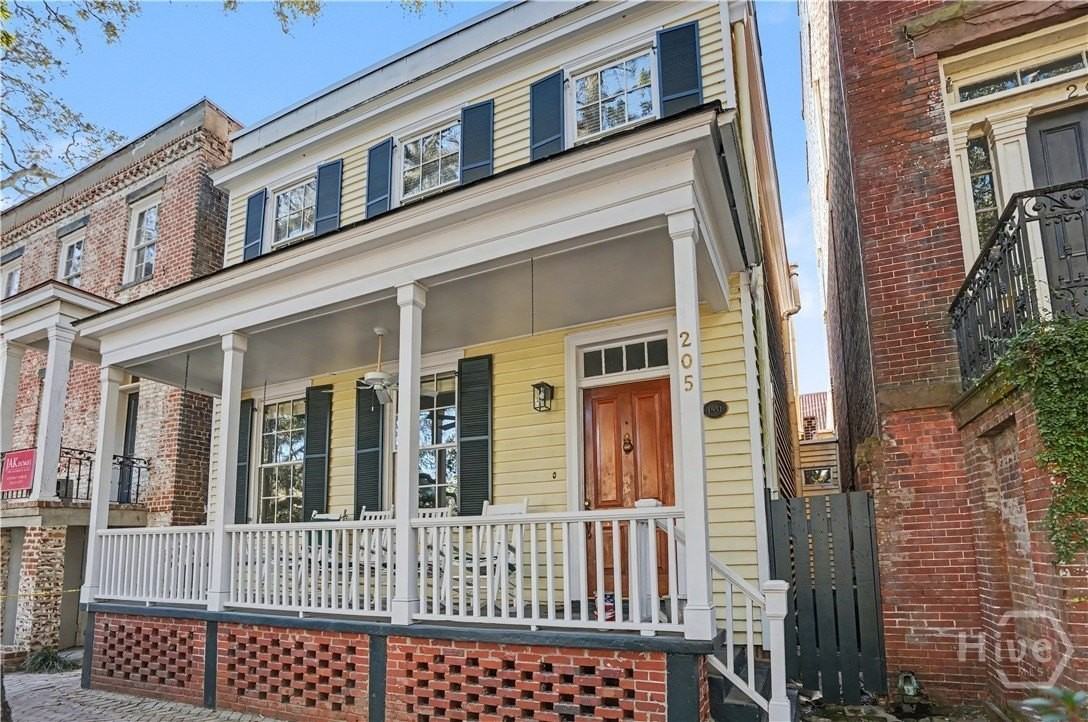 205 W Jones St - Photo 3 of 33