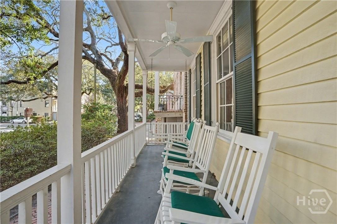 205 W Jones St - Photo 5 of 33