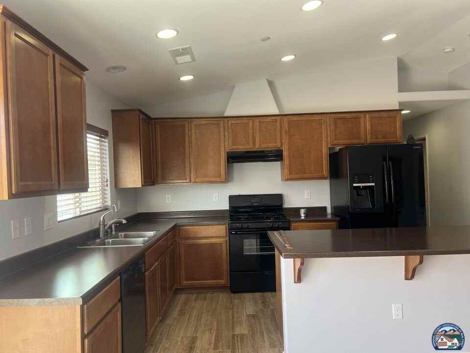 241 Rosarito Dr - Photo 4 of 12