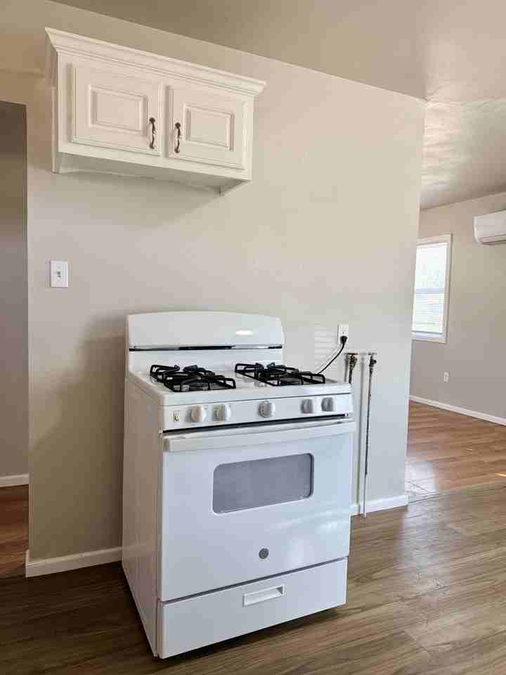 505 E 37th St - Photo 4 of 11