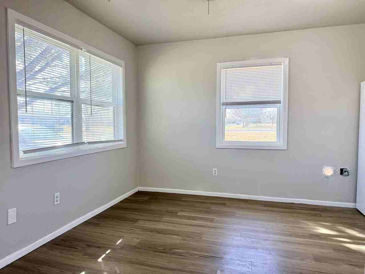 505 E 37th St - Photo 6 of 11