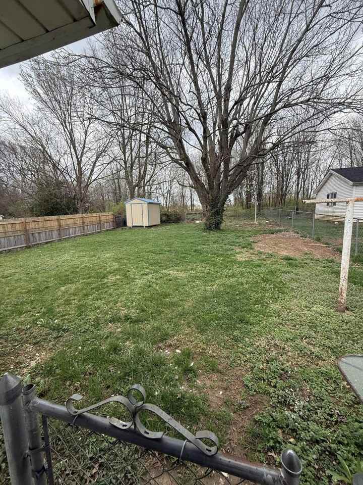 719 Moberly Rd - Photo 3 of 10