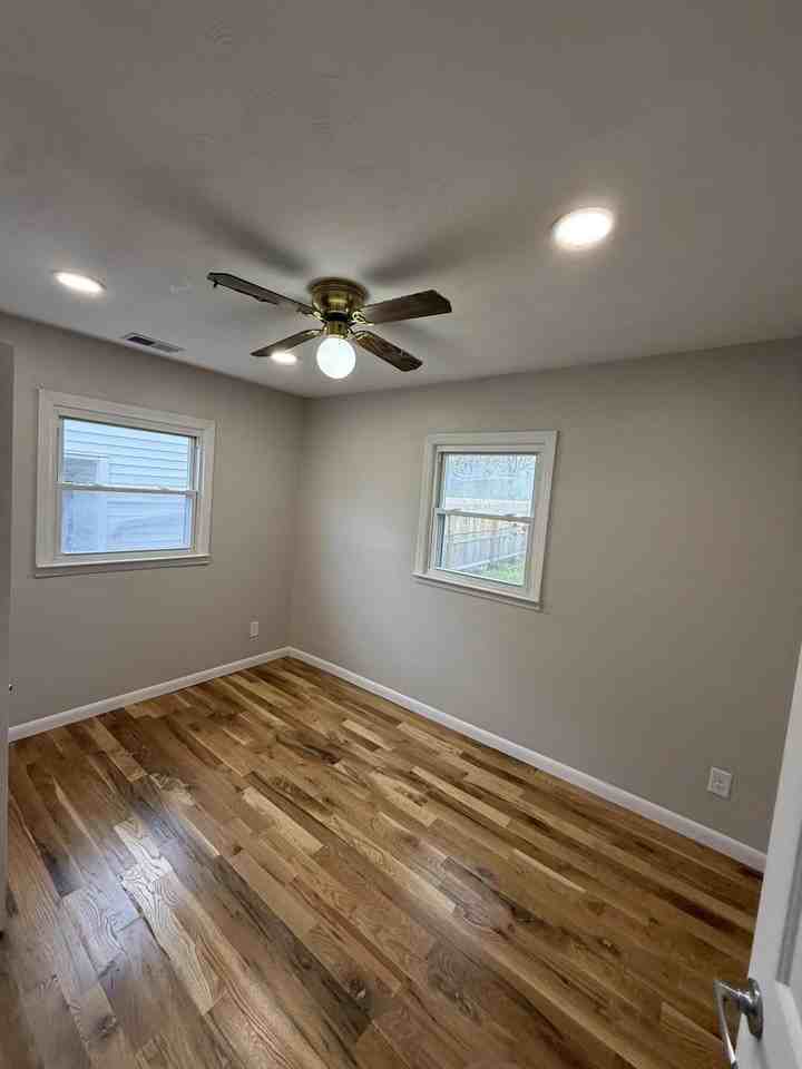 719 Moberly Rd - Photo 4 of 10