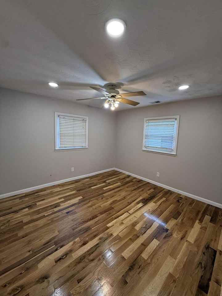 719 Moberly Rd - Photo 5 of 10