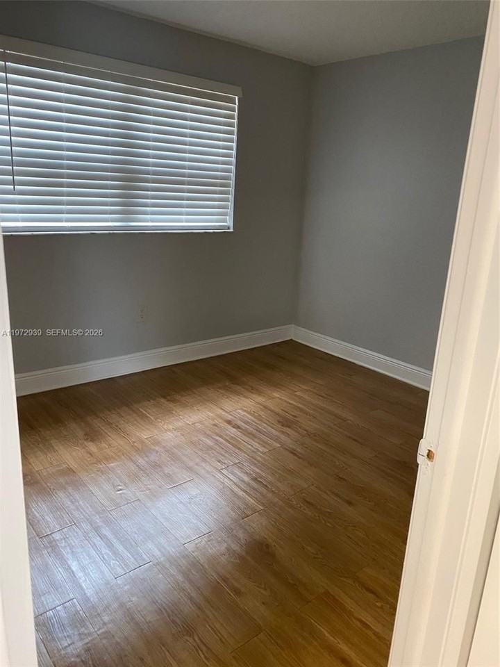 9981 Nob Hill Ct #9981 - Photo 7 of 12