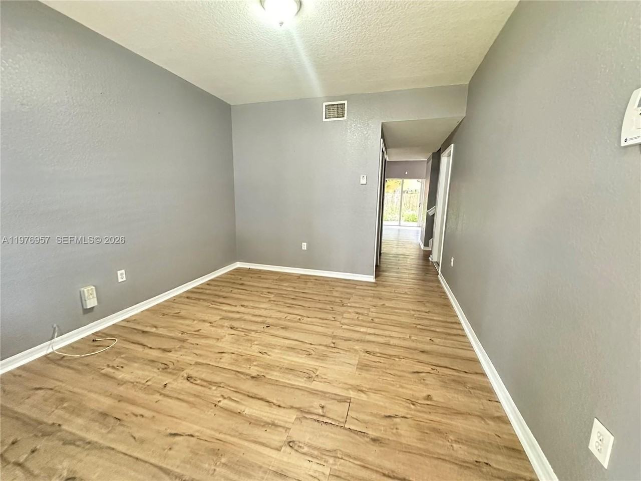 687 Sw 10th St - Photo 2 of 22