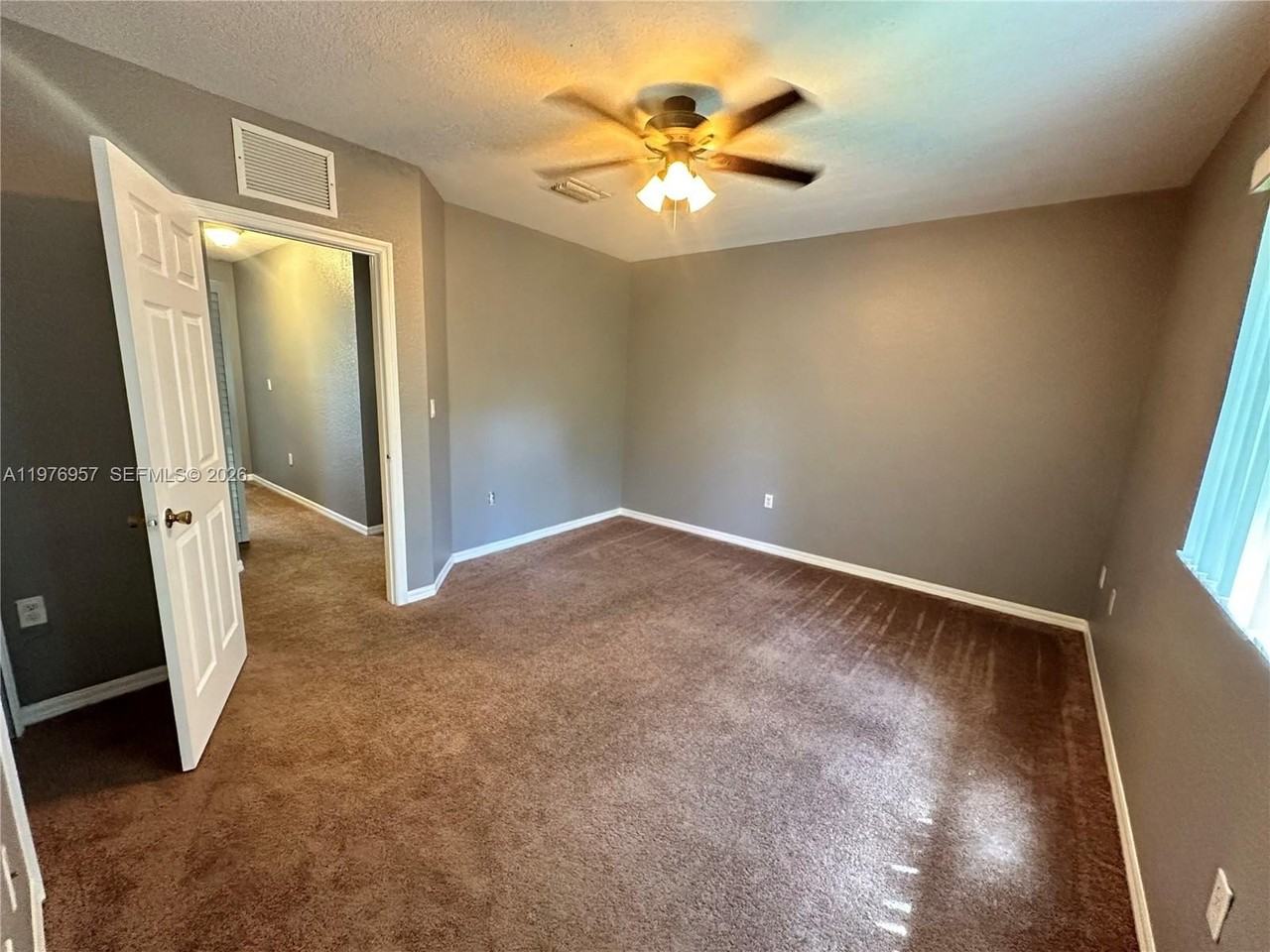 687 Sw 10th St - Photo 7 of 22