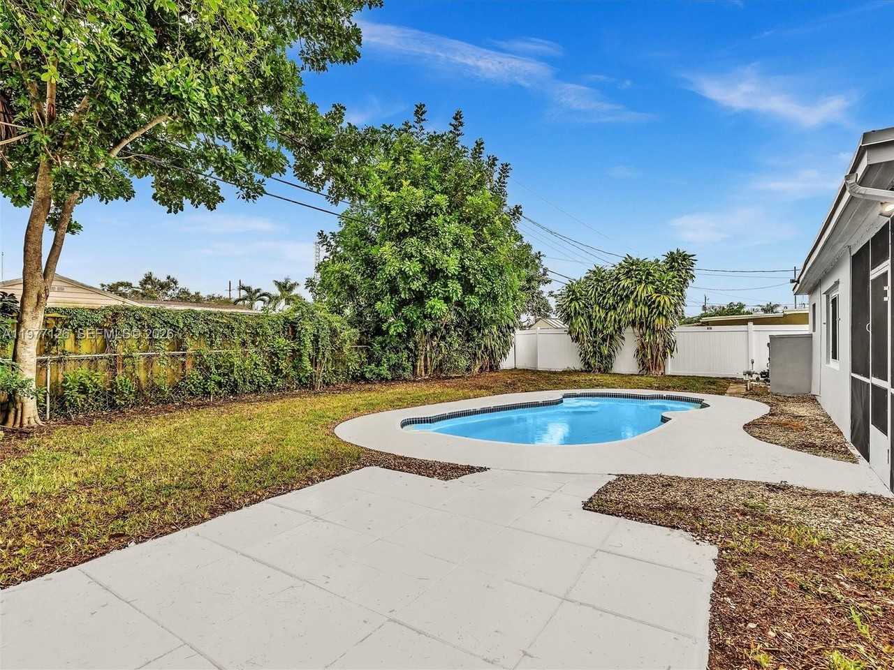 6800 Raleigh St - Photo 4 of 42