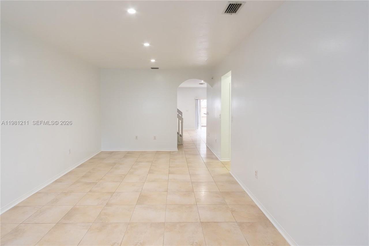 2301 Se 24th Ave #2301 - Photo 3 of 37