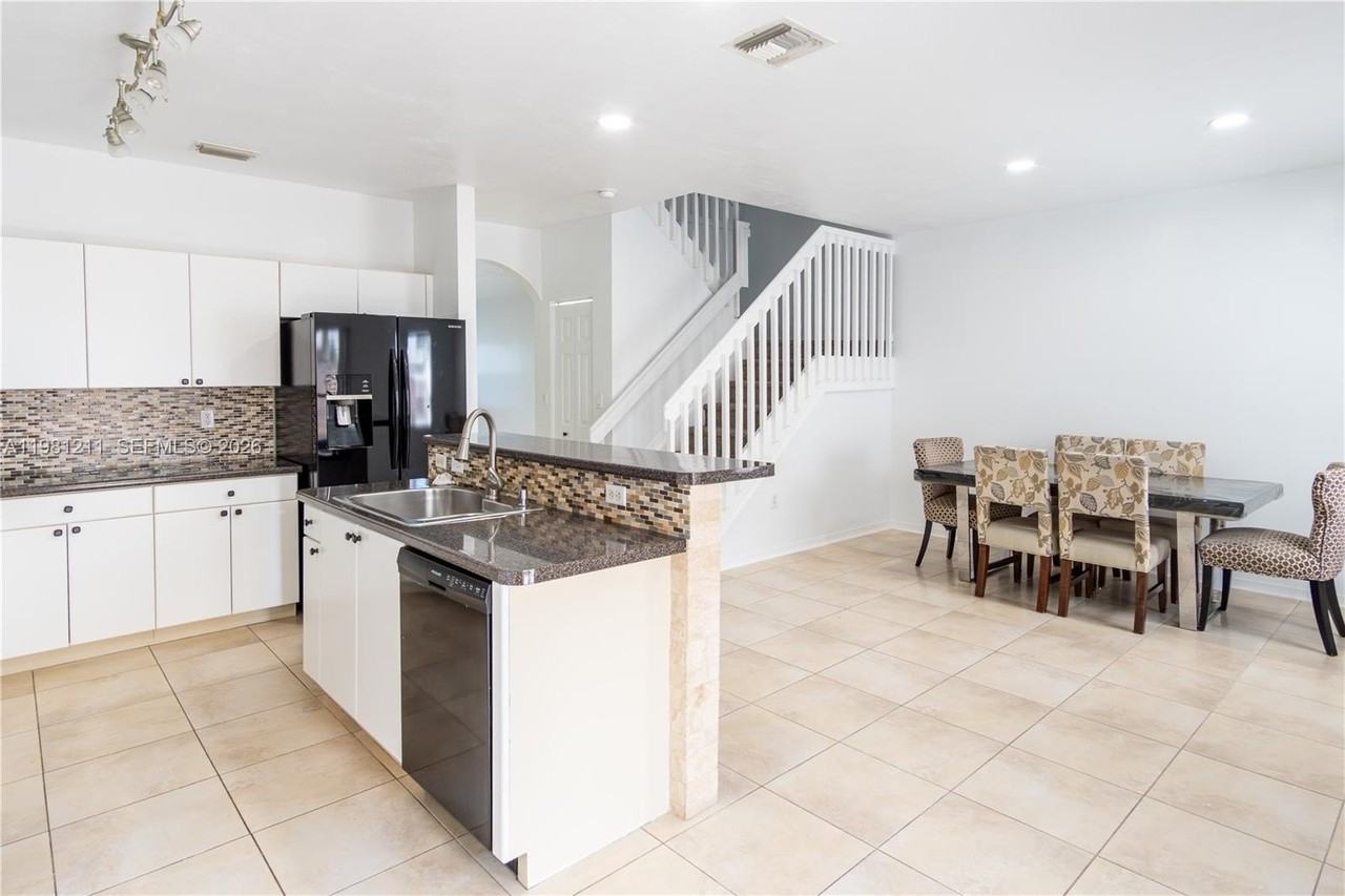 2301 Se 24th Ave #2301 - Photo 4 of 37