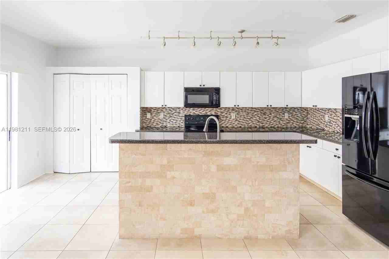 2301 Se 24th Ave #2301 - Photo 5 of 37