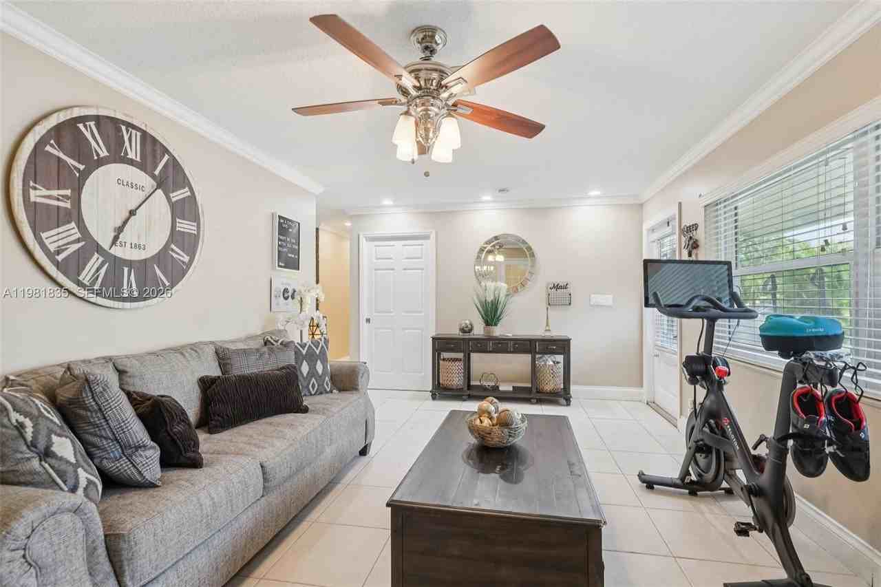 11573 Nw 39th Pl - Photo 4 of 48