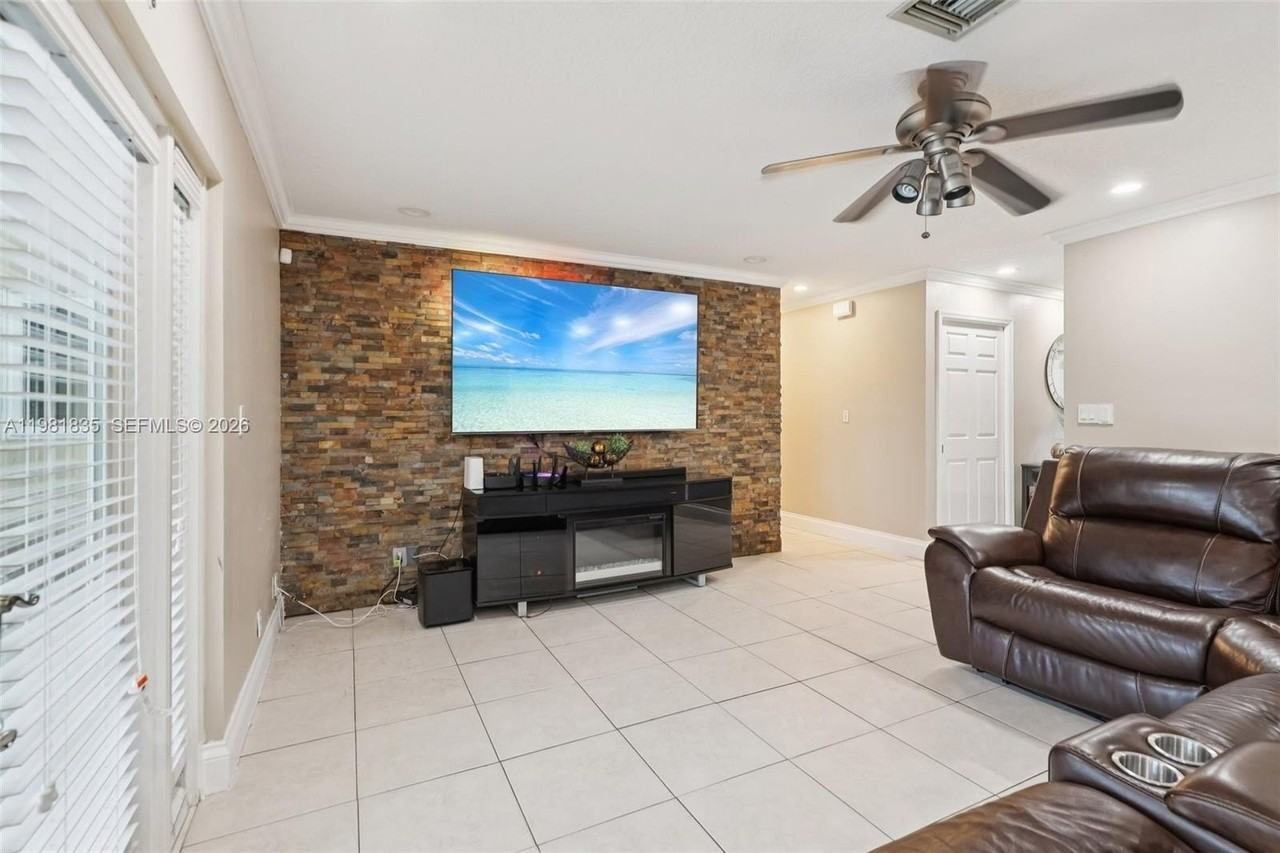 11573 Nw 39th Pl - Photo 7 of 48