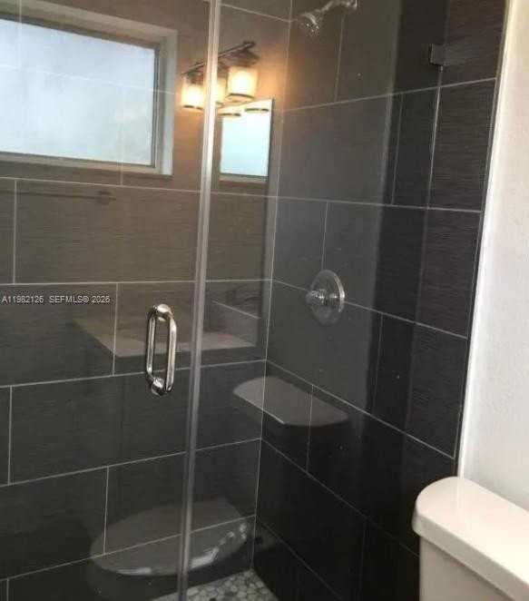 320 Sw 7th Ct - Photo 3 of 5