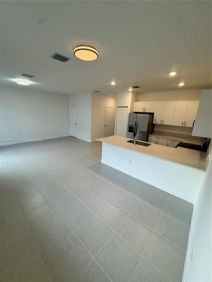 656 Se 14th Ct #0 - Photo 6 of 26