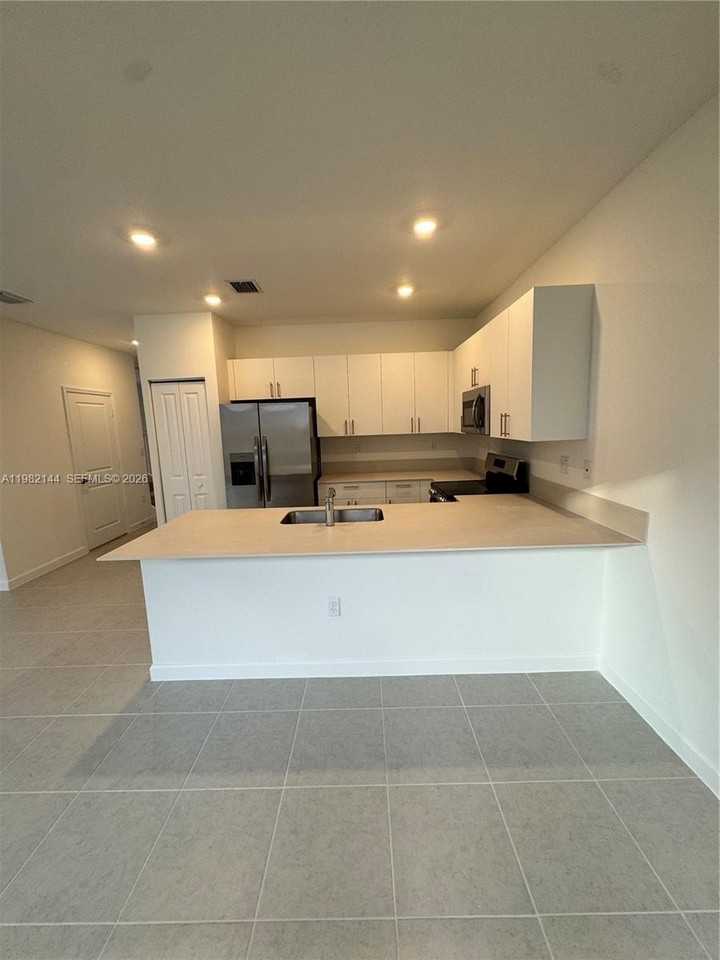 656 Se 14th Ct #0 - Photo 7 of 26