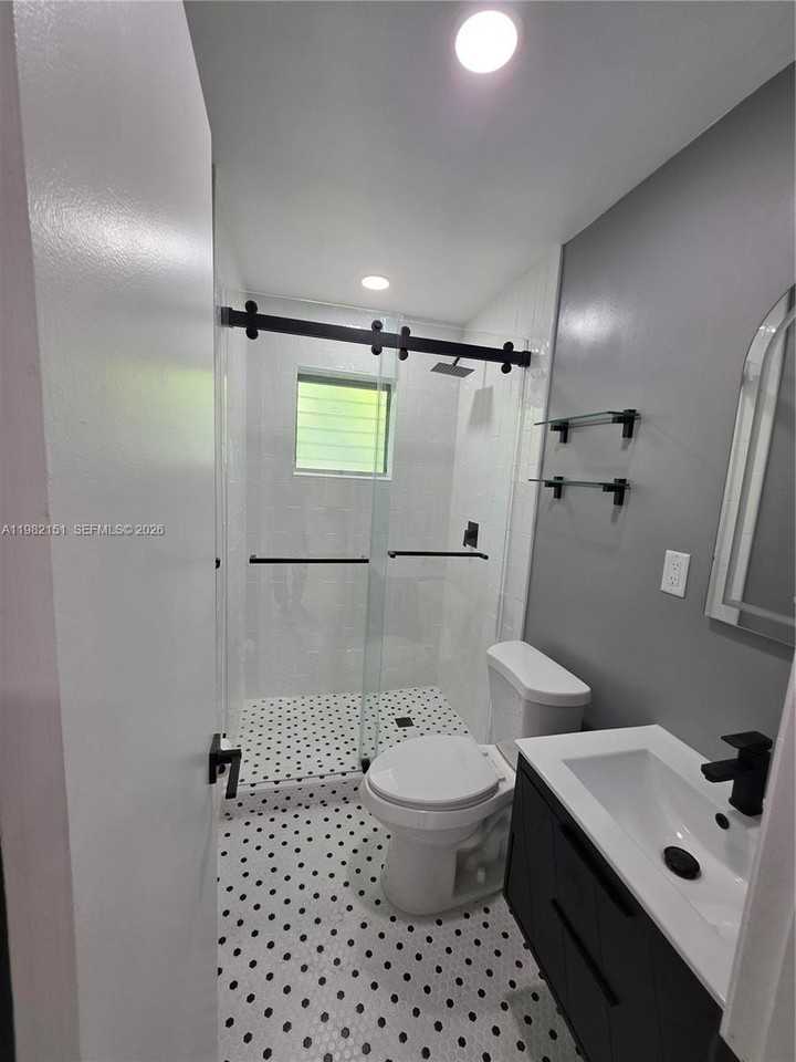 411 Se 3rd Ave #3 - Photo 3 of 12