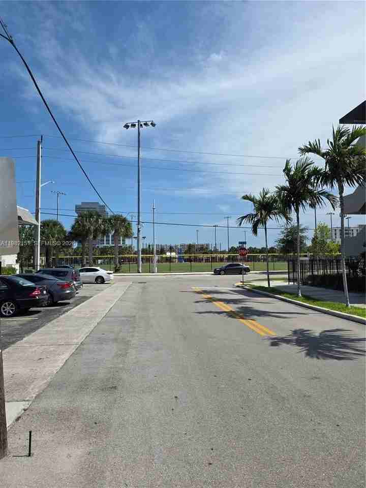 411 Se 3rd Ave #3 - Photo 4 of 12