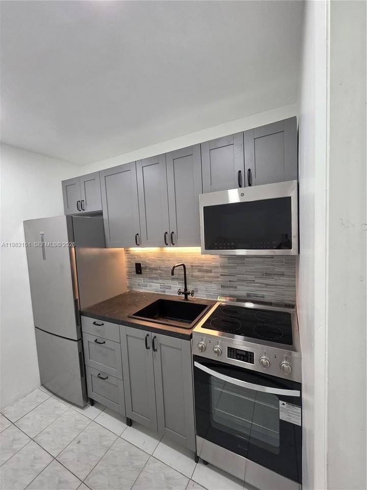 411 Se 3rd Ave #3 - Photo 7 of 12