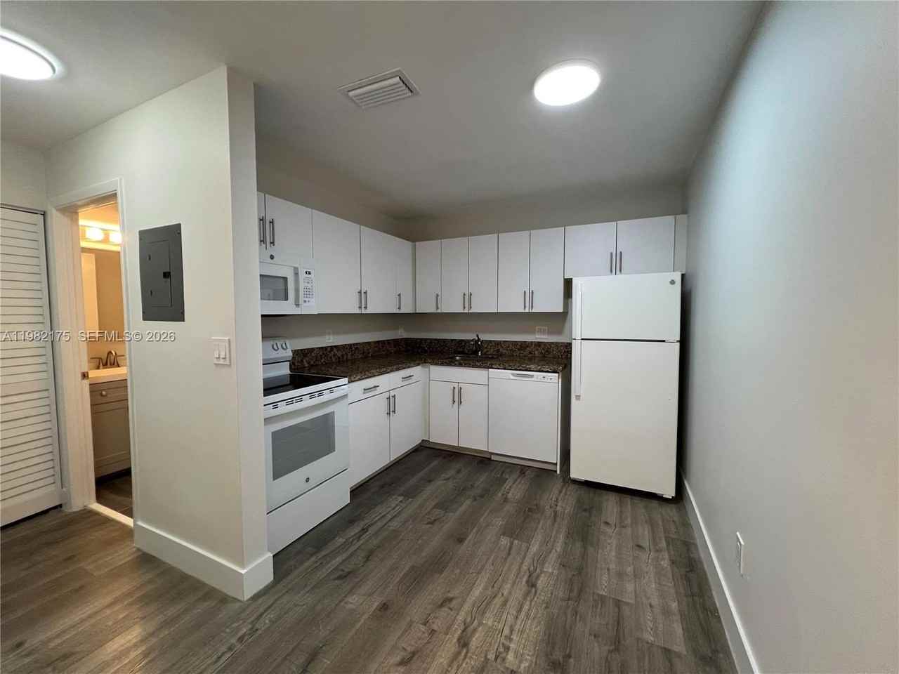 21133 Sw 85th Ave #302 - Photo 7 of 25