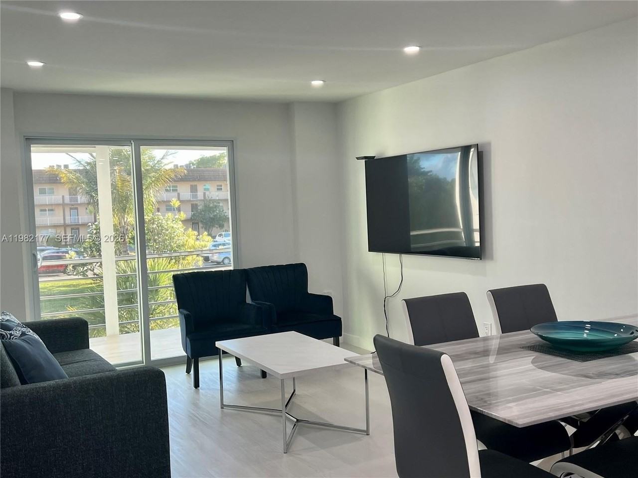 8595 Sunrise Lakes Blvd #207