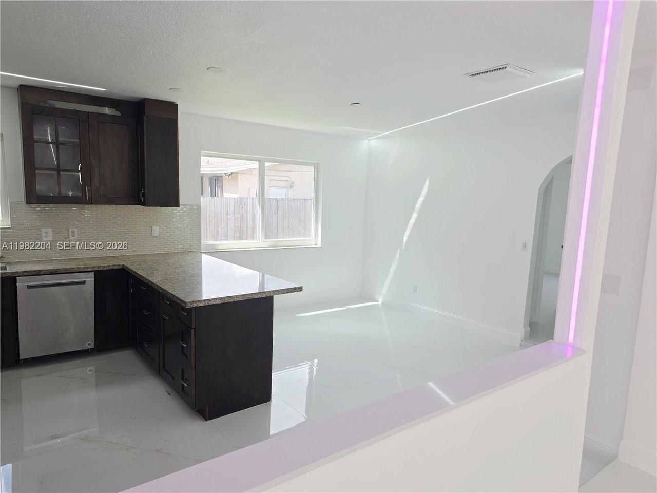 4490 Sw 19th St - Photo 5 of 29