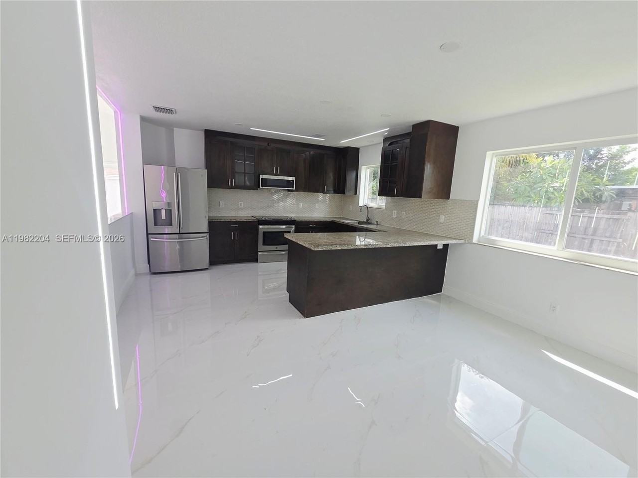 4490 Sw 19th St - Photo 6 of 29