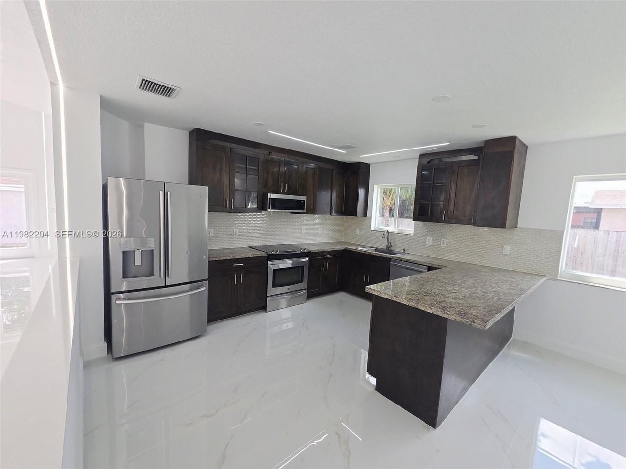 4490 Sw 19th St - Photo 7 of 29