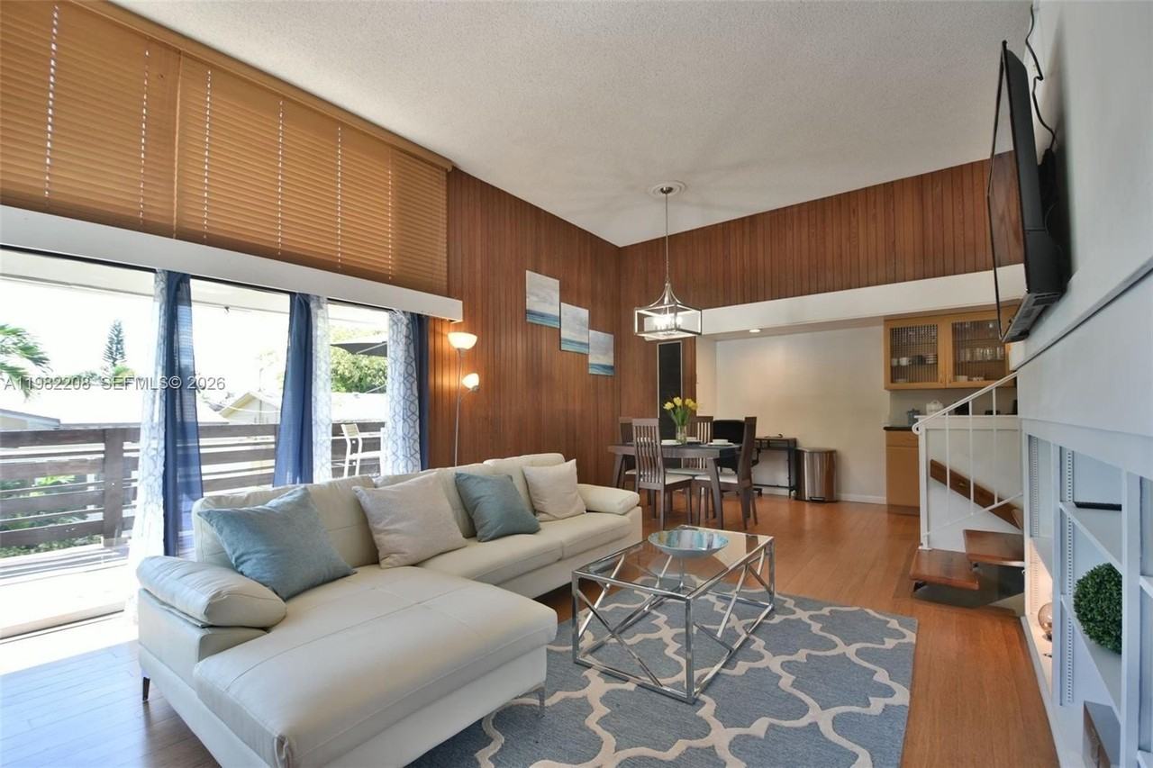 250 Se Park St #5 - Photo 3 of 8