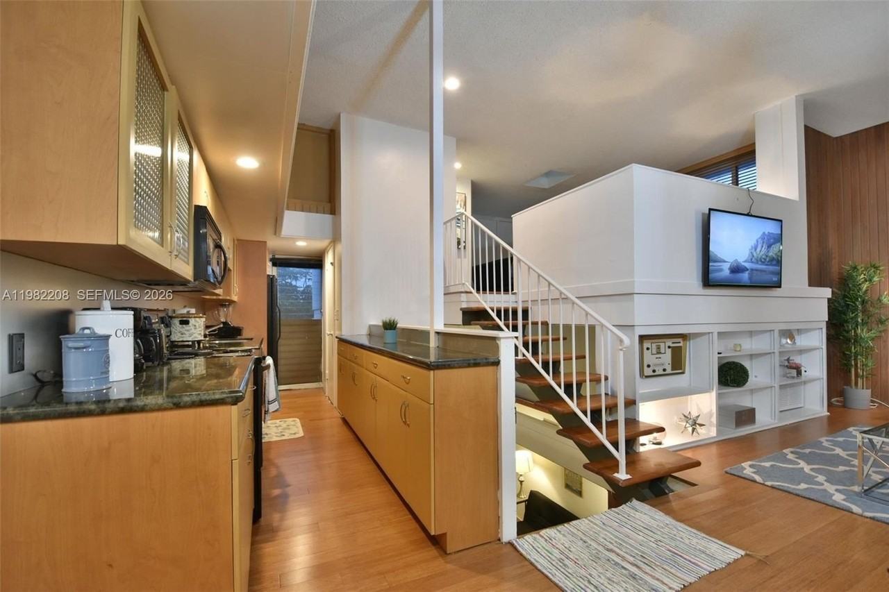 250 Se Park St #5 - Photo 5 of 8