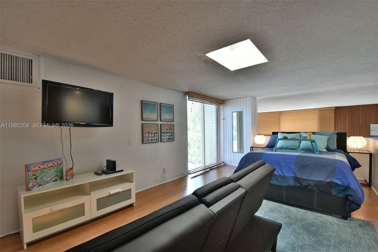 250 Se Park St #5 - Photo 7 of 8