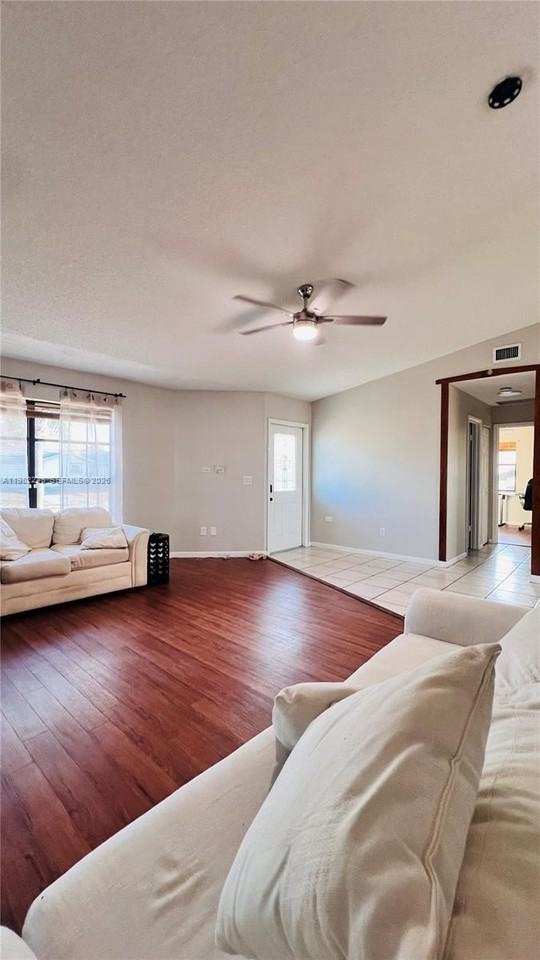 581 Sw Banks Ter - Photo 2 of 18