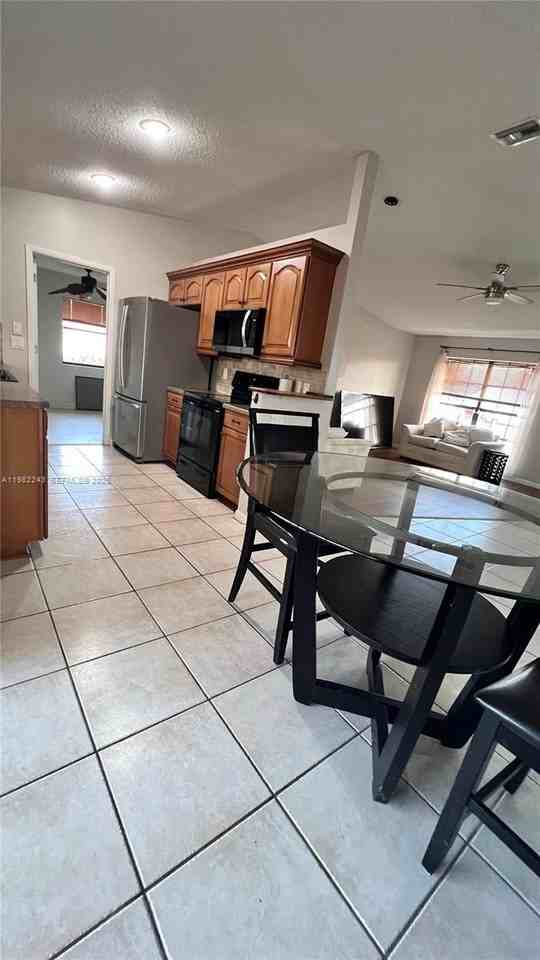 581 Sw Banks Ter - Photo 4 of 18