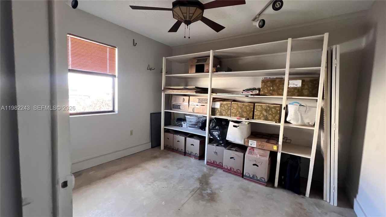 581 Sw Banks Ter - Photo 7 of 18