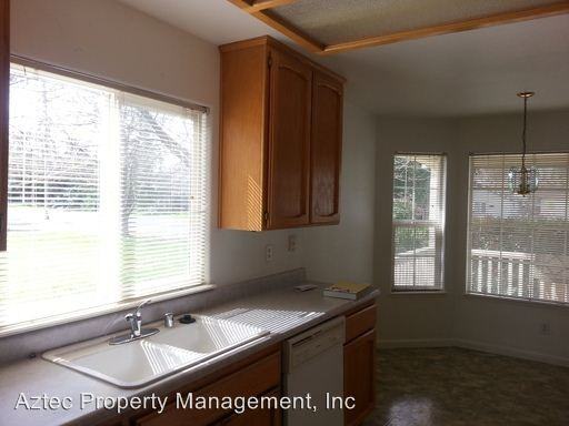 2283 Maple St - Photo 3 of 13