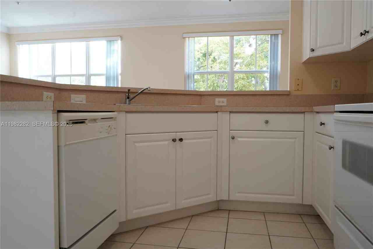 4404 Sw 160th Ave #825 - Photo 5 of 30